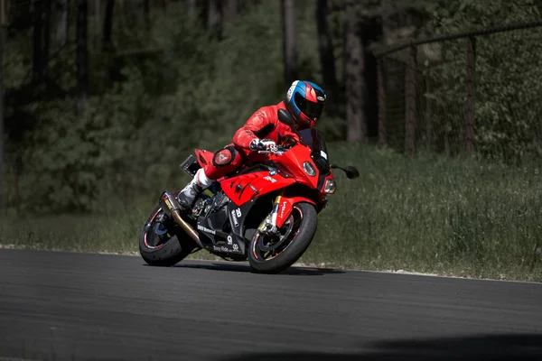 2020 Riga Latvia Motorcyclist Sport Bike Rides Empty Asphalt Road — Stock Photo, Image