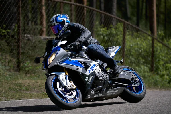 2020 Riga Latvia Motorcyclist Sport Bike Rides Empty Asphalt Road — Stock Photo, Image