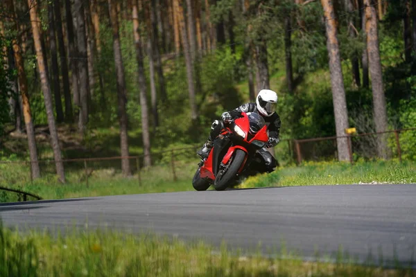 2020 Riga Latvia Motorcyclist Sport Bike Rides Empty Asphalt Road — Stock Photo, Image