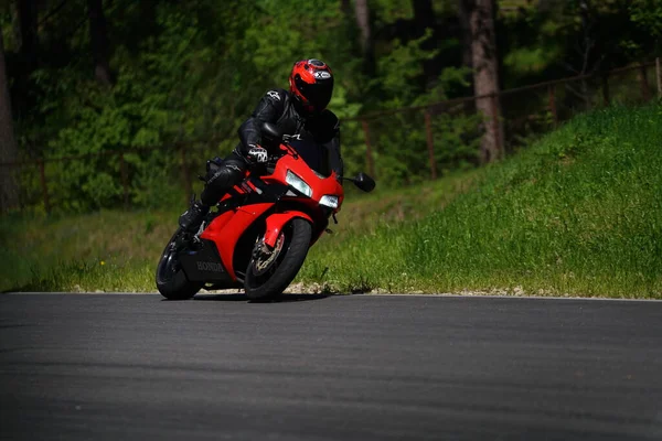 2020 Riga Latvia Motorcyclist Sport Bike Ride Empty Asphalt Road — 스톡 사진