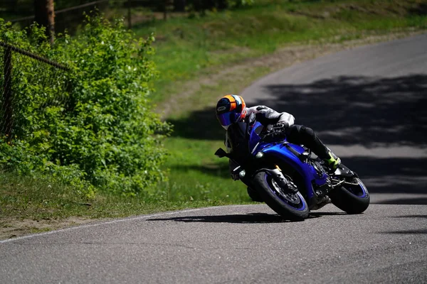 2020 Riga Latvia Motorcyclist Sport Bike Rides Empty Asphalt Road — Stock Photo, Image