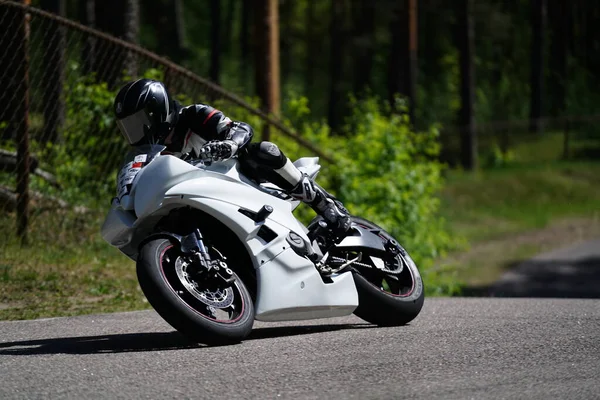 2020 Riga Latvia Motorcyclist Sport Bike Rides Empty Asphalt Road — Stock Photo, Image