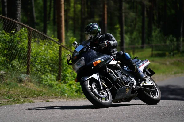 2020 Riga Latvia Motorcyclist Sport Bike Rides Empty Asphalt Road — Stock Photo, Image
