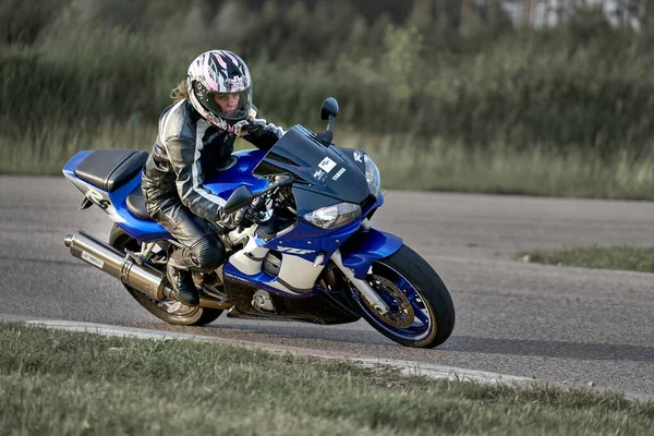 2020 Riga Latvia Motorcyclist Sport Bike Ride Empty Asphalt Road — 스톡 사진