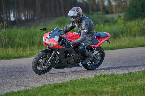 2020 Riga Latvia Motorcyclist Sport Bike Rides Empty Asphalt Road — Stock Photo, Image