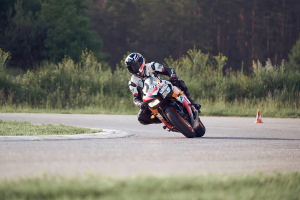 2020 Riga Letland Motorrijder Een Racecircuit Met Een Bocht Een — Stockfoto