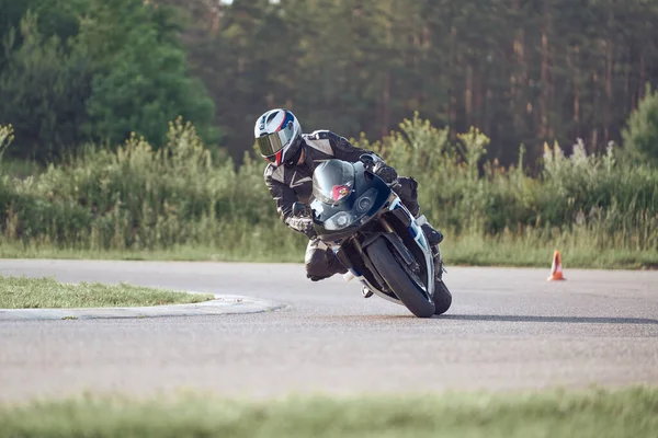 2020 Riga Letland Motorrijder Een Racecircuit Met Een Bocht Een — Stockfoto