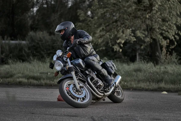 2020 Riga Latvia Young Man Riding Motorcycle — Stock Photo, Image