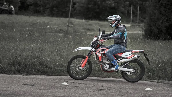 2020 Riga Latvia Young Man Riding Motorcycle — Stock Photo, Image