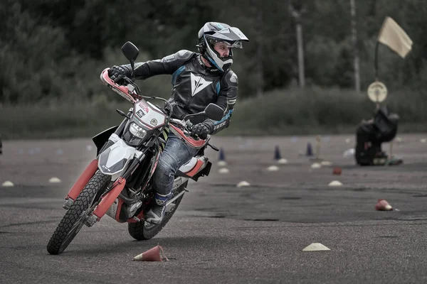 2020 Riga Lettonie Jeune Homme Moto — Photo