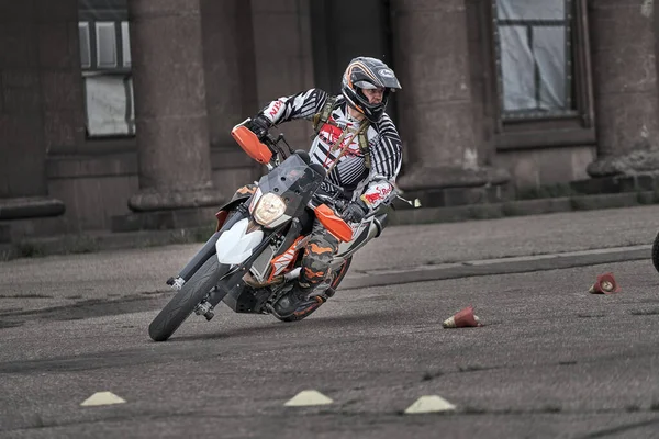 2020 Riga Lettonie Jeune Homme Moto — Photo