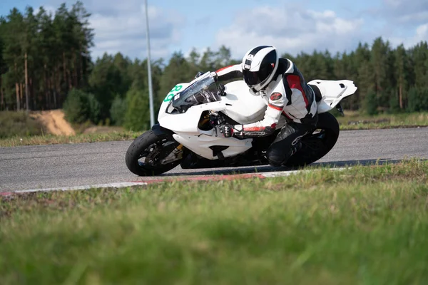 2020 Ropazi Latvia Motorcyclist Sport Bike Rides Empty Asphalt Road — Stock Photo, Image