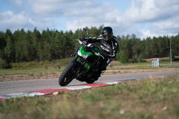 2020 Ropazi Letónia Prática Motocicleta Inclinada Para Canto Rápido Pista — Fotografia de Stock