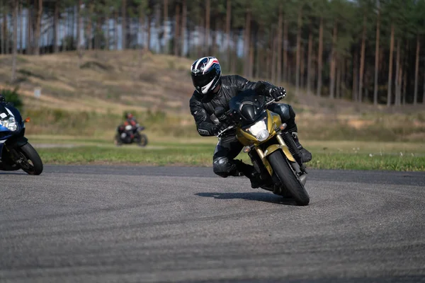 2020 Ropazi Lotyšsko Motocyklový Trénink Rychlém Zatáčení Trati — Stock fotografie