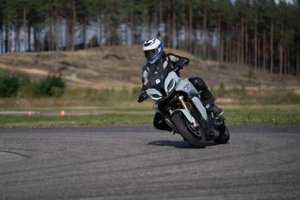 2020 Ropazi Letónia Prática Motocicleta Inclinada Para Canto Rápido Pista — Fotografia de Stock