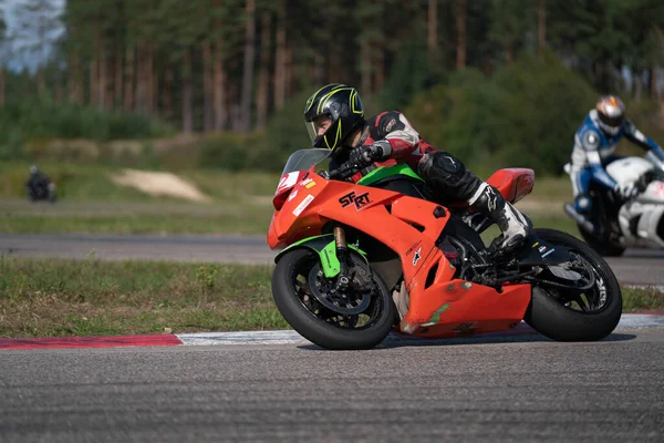 2020 Ropazi Letónia Prática Motocicleta Inclinada Para Canto Rápido Pista — Fotografia de Stock