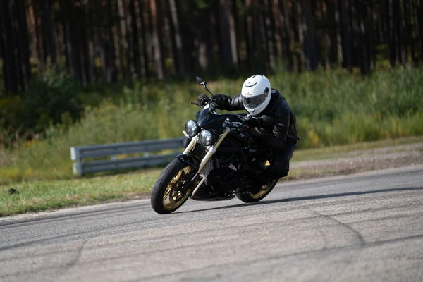 2020 Ropazi Latvia Motorcyclist Sport Bike Rides Empty Asphalt Road — Stok Foto