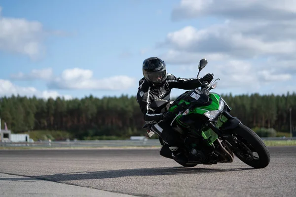 2020Riga Letónia Prática Motocicleta Inclinada Para Canto Rápido Pista — Fotografia de Stock