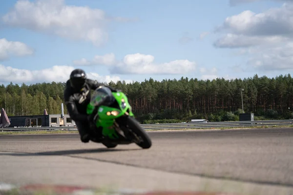 2020Riga Letónia Prática Motocicleta Inclinada Para Canto Rápido Pista — Fotografia de Stock