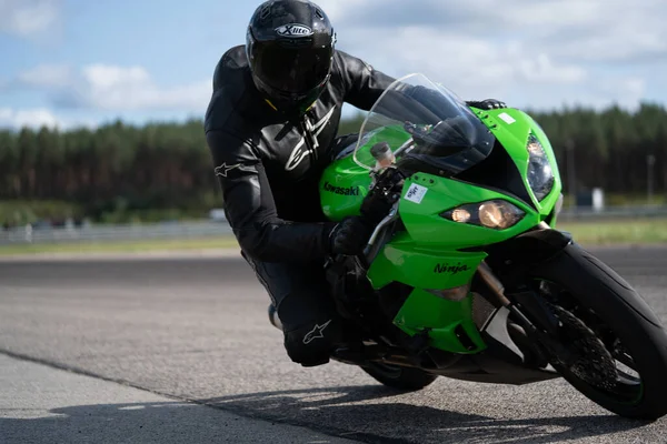 20Riga Латвія Мотоцикли Практика Прикута Швидкого Кута Колії — стокове фото