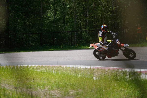 2020 Riga Lettonie Motocycliste Sur Route Motocycliste Apprend Contrôler Une — Photo