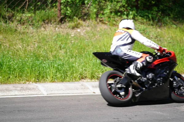 2020 Ropazi Latvia Motorcyclist Sport Bike Rides Empty Asphalt Road — Stock Photo, Image