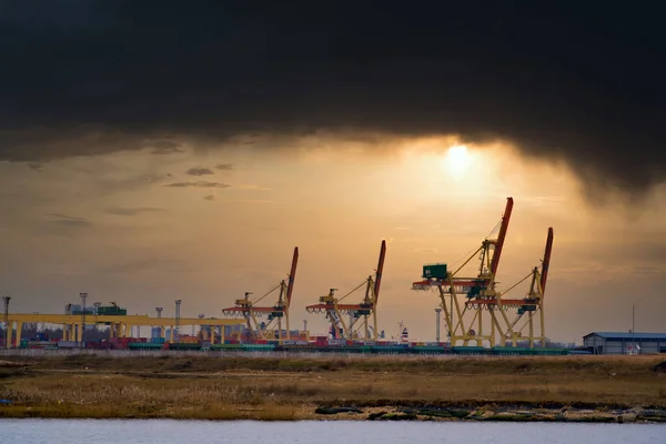 Endüstriyel Port Kargo Vinçler — Stok fotoğraf