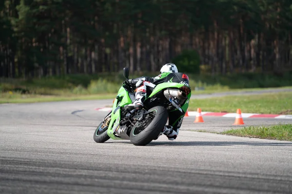 2020 Ropazi Latvia Motorcyclist Sport Bike Rides Empty Asphalt Road — Stok fotoğraf