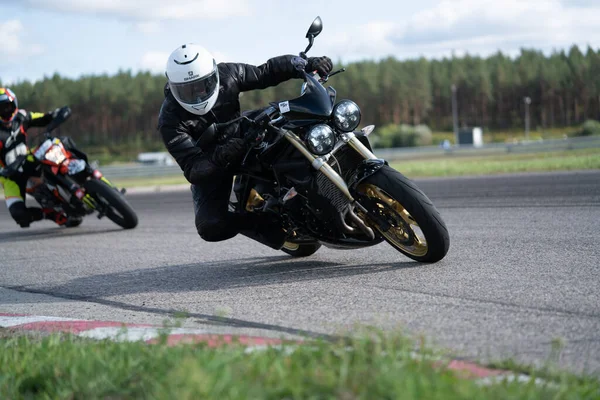2020 Ropazi Latvia Motorcyclist Sport Bike Rides Empty Asphalt Road — 스톡 사진