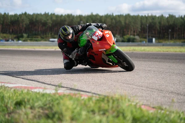 2020 Ropazi Latvia Motorcyclist Sport Bike Rides Empty Asphalt Road — Stock Fotó