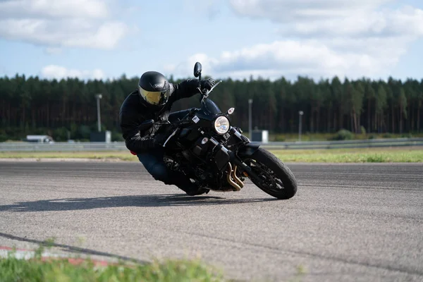 2020 Ropazi Latvia Motorcyclist Sport Bike Rides Empty Asphalt Road — Zdjęcie stockowe