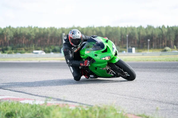 2020 Ropazi Latvia Motorcyclist Sport Bike Rides Empty Asphalt Road — Stock Photo, Image