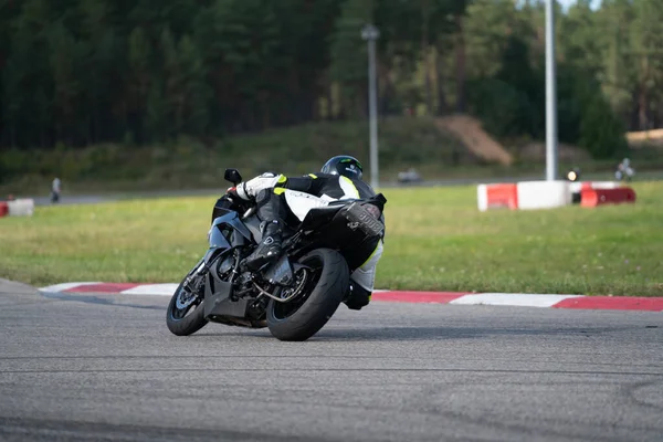 2020 Ropazi Latvia Motorcyclist Sport Bike Rides Empty Asphalt Road — Φωτογραφία Αρχείου