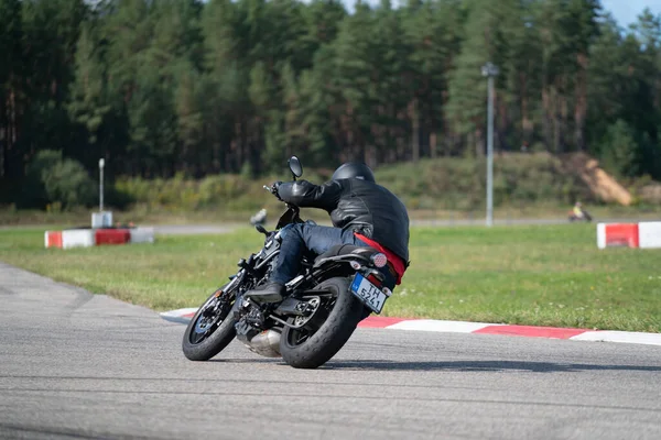 2020 Ropazi Latvia Motorcyclist Sport Bike Rides Empty Asphalt Road — Stock Fotó