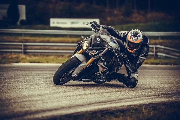 2020 Ropazi Latvia Motorcyclist Sport Bike Rides Empty Asphalt Road — Stock Fotó