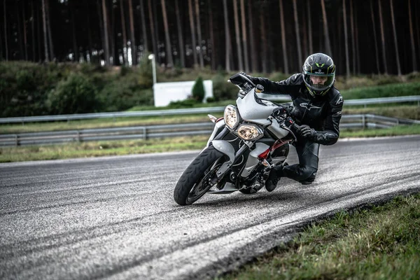 2020 Ropazi Latvia Motorcyclist Sport Bike Rides Empty Asphalt Road — Stok Foto