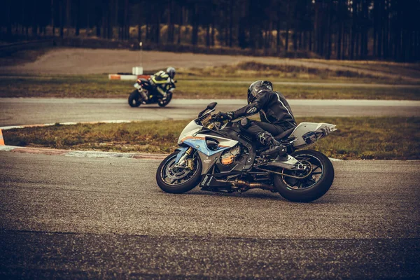 2020 Ropazi Latvia Motorcyclist Sport Bike Rides Empty Asphalt Road — Fotografia de Stock