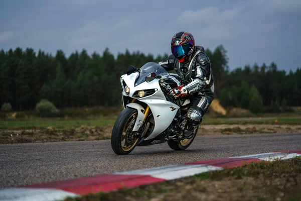 2020 Ropazi Latvia Motorcyclist Sport Bike Rides Empty Asphalt Road — Stock Fotó