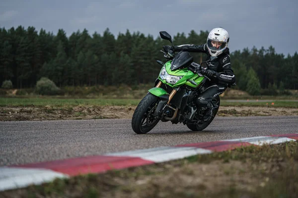 2020 Ropazi Latvia Motorcyclist Sport Bike Rides Empty Asphalt Road — Fotografia de Stock