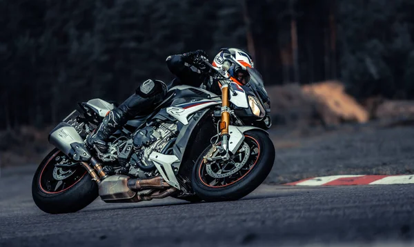 2020 Ropazi Latvia Motorcyclist Sport Bike Rides Empty Asphalt Road — Φωτογραφία Αρχείου