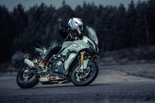 2020 Ropazi Latvia Motorcyclist Sport Bike Rides Empty Asphalt Road — Fotografia de Stock