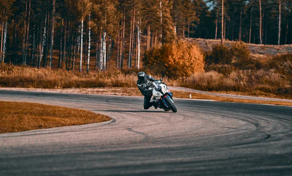 2020 Ropazi Latvia Motorcyclist Sport Bike Rides Empty Asphalt Road — Stockfoto