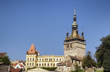 Sighisoara, Mures, Romanya - 08 Ağustos 2018: Saat Kulesi Sighisoara Kalesi, Transilvanya, görünümünü.