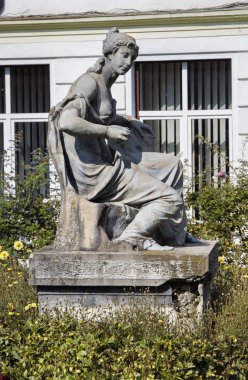 Cluj-Napoca, Transilvanya, Romanya - 21 Ağustos 2018: Botanik bahçe heykeli büyük turistik, üzerinde 21 Ağustos 2018 Kaloşvar '.