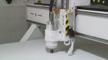 Yüksek hassasiyetli Cnc makinesi iş başında. 
