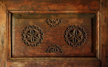 Eski geleneksel oyma ahşap süs.