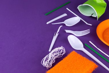 Tek kullanımlık plastik nesneler, ekolojik kirlilik. Plastik atıklar.