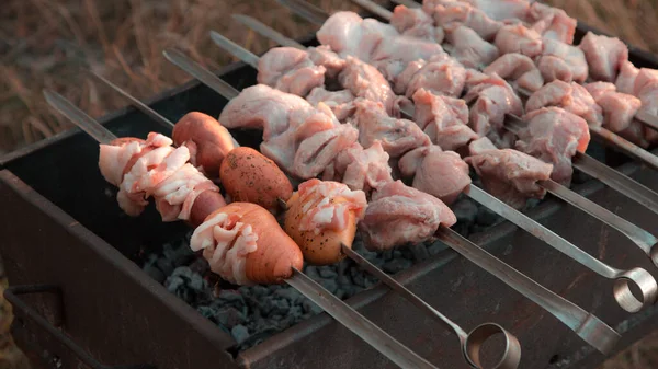 Shish kebab fried on grill. Pork shish kebab fried on skewer gri — Stock Photo, Image