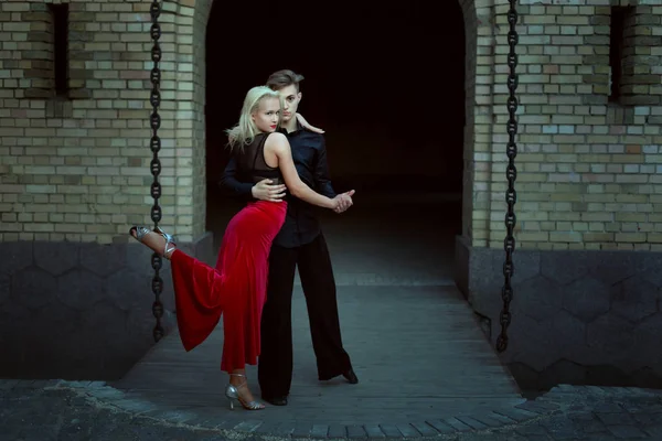 Vášnivá Tanečnice Tančí Tango Profesionální Tanečnice Při Tanci — Stock fotografie