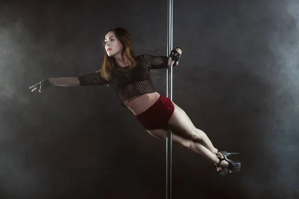Mujer Realiza Una Danza Striptease Poste Ella Muestra Espectáculo — Foto de Stock